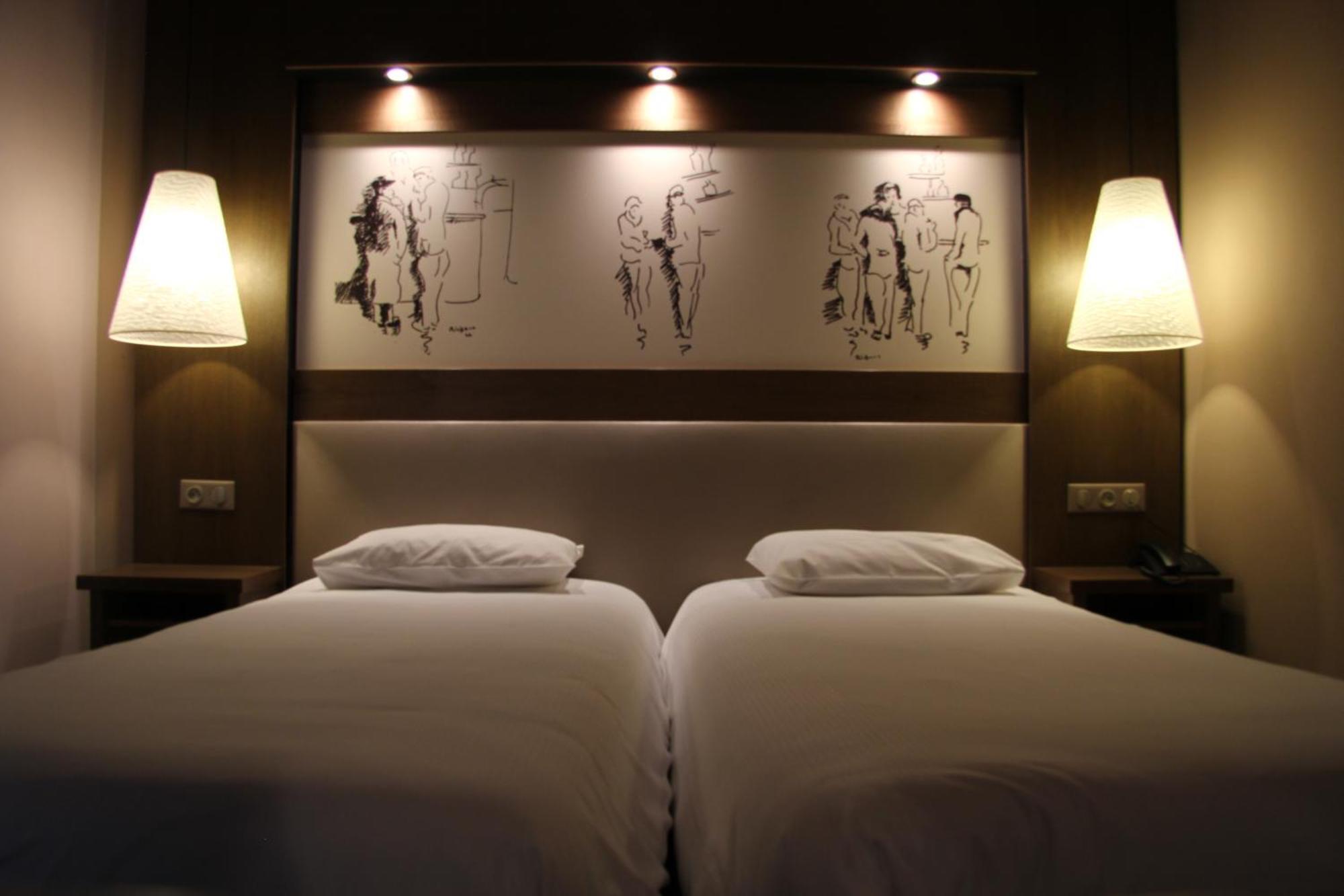 Twin Room Courtyard Side