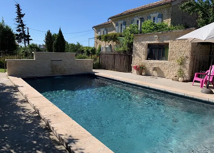 Hôtel accueillant les animaux: Farmhouse In Carpentras With Pool
